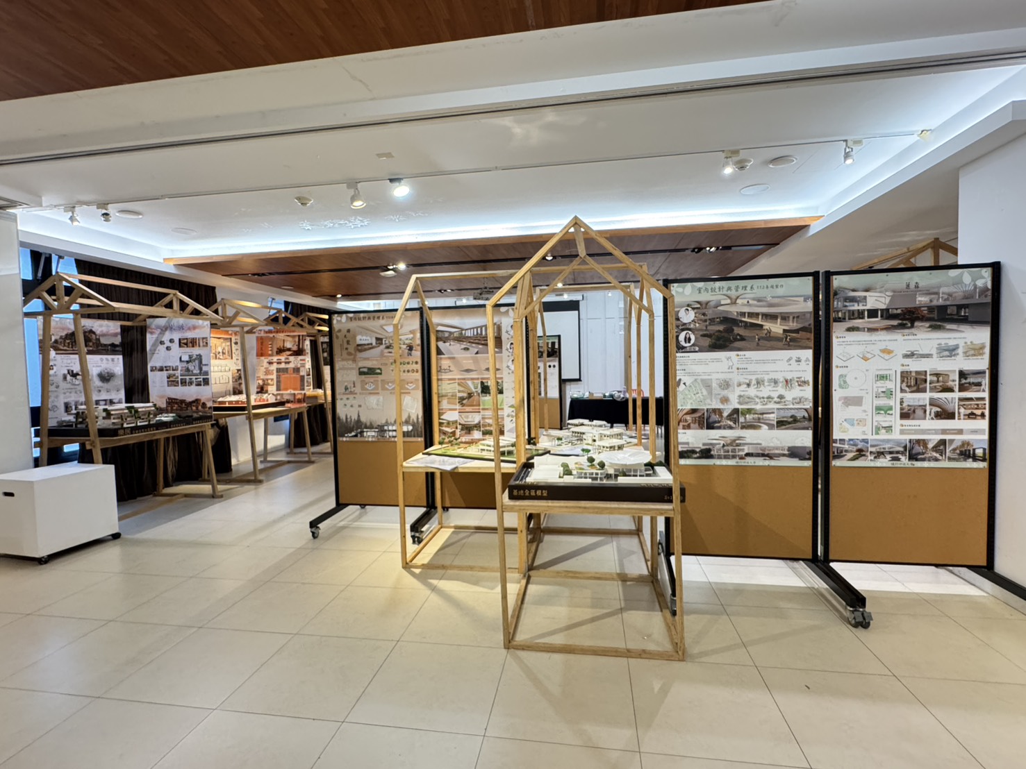 第三區展場現場 專題競賽模型實踐